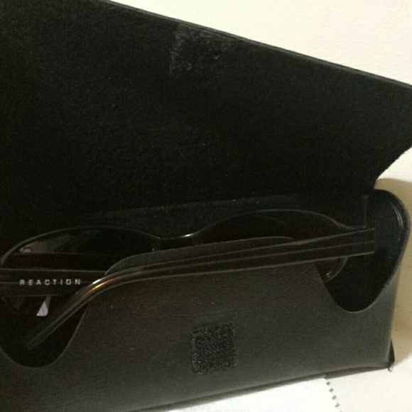 Sunglass Reaction - Picture 8 of 8